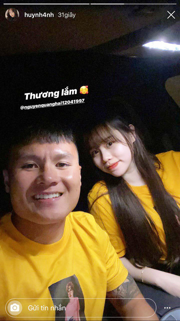 Quang Hải diện áo đôi và được bạn gái nhắn nhủ 2 chữ thôi mà nghe mát lòng: Khéo thế này, bảo sao yêu thế!-1