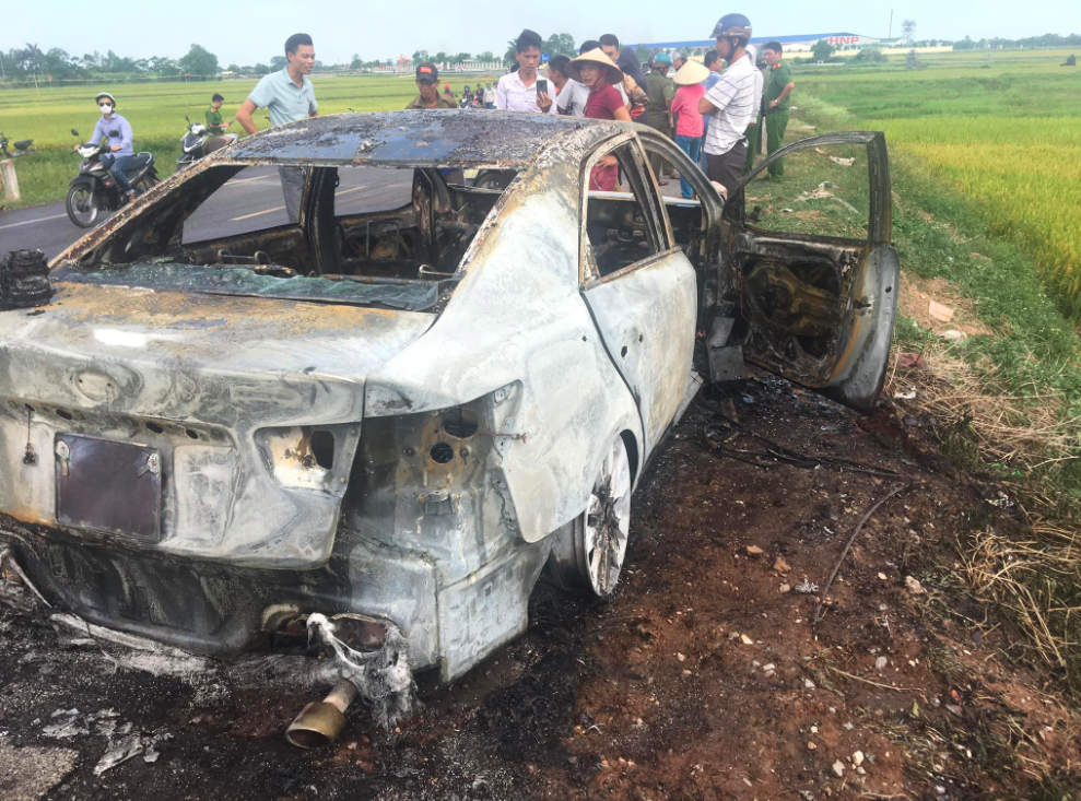 Xe con đang chạy bỗng bốc cháy ngùn ngụt khiến tài xế hoảng loạn gào khóc trong vô vọng, nguyên nhân đến từ thứ tưởng chừng như vô hại-3