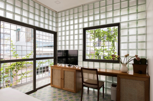 Ngỡ ngàng nhà kính 18m2 độc đáo được cải tạo từ nhà hoang ở Sài Gòn-4