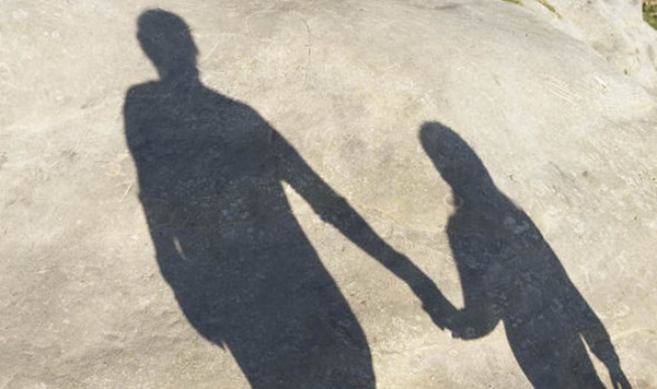 Nghe bạn gái nói con gái riêng là ác quỷ, người đàn ông không phản đối lại còn đưa đứa trẻ đi du lịch rồi ra tay sát hại-2