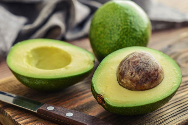 Chị em biết cách ủ bơ này, bơ chín thơm ngon, ngọt bùi-1