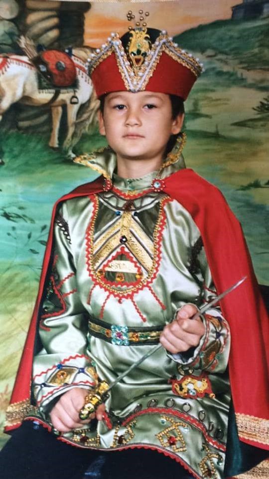 Phì cười với loạt ảnh các cầu thủ khi còn đủ tuổi đón Tết thiếu nhi: Văn Lâm hóa nhà vua, Tiến Linh diện đồ cực ngầu-1