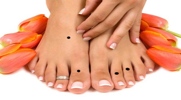 Xem tướng nốt ruồi ở chân: Ngón cái cực lộc, ngón giữa cần tìm cách hóa giải-1