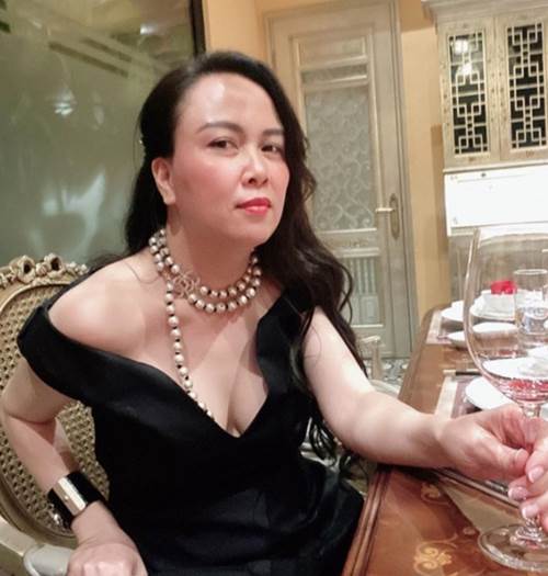 Chỉ từ một chi tiết trên gương mặt, tuổi thật của Phượng Chanel đã được thể hiện rõ-3