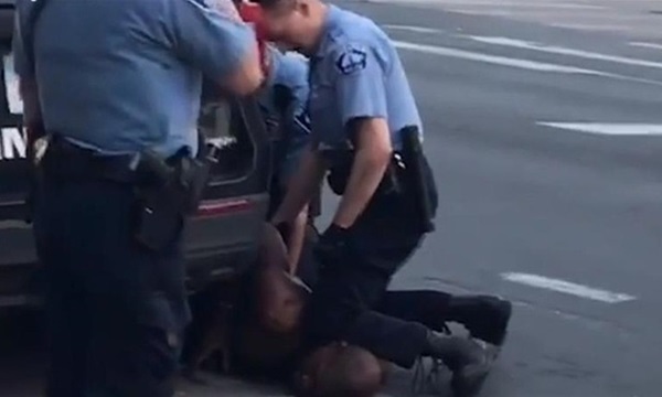 8 phút và 46 giây ám ảnh của nước Mỹ: Khoảnh khắc cuối cùng của người đàn ông da màu khi bị cảnh sát ghì chết-5