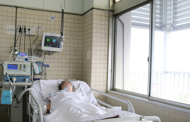 Vụ cháy nhà 3 tầng khiến người chồng tử vong ở Sài Gòn: Người vợ bị suy hô hấp, không tự thở được phải nhờ đến máy-1