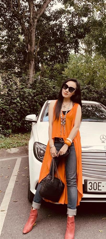 Choáng với style đời thực của BTV Hoài Anh: Khác hẳn hình ảnh hiền dịu trên TV là gu thời trang cực chất chơi-2