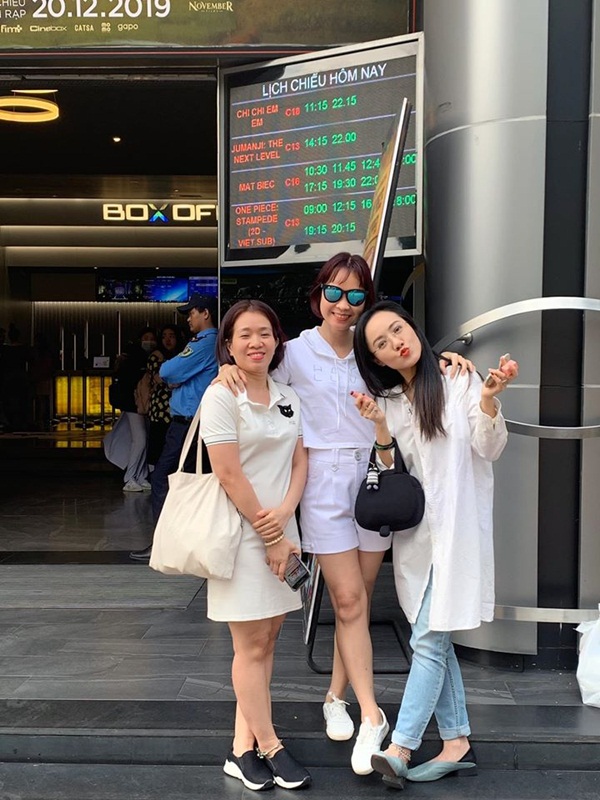 Choáng với style đời thực của BTV Hoài Anh: Khác hẳn hình ảnh hiền dịu trên TV là gu thời trang cực chất chơi-3