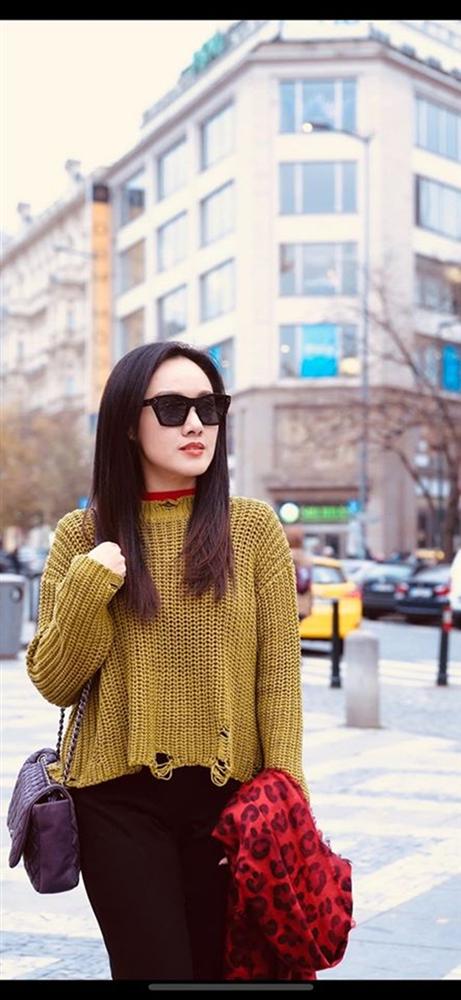 Choáng với style đời thực của BTV Hoài Anh: Khác hẳn hình ảnh hiền dịu trên TV là gu thời trang cực chất chơi-10