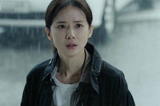 Lọ mọ nấu chè đỗ đen mang đến công ty cho chồng ngày nóng, tôi thấy anh phơi nắng ngoài sảnh và sự thật điếng người