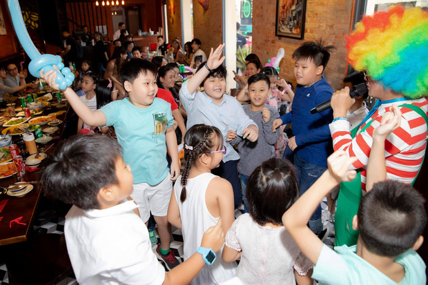 Tim và Trương Quỳnh Anh bất ngờ tái ngộ trong dịp sinh nhật con trai: Dù ly hôn nhưng vẫn giữ thái độ đáng ngưỡng mộ-4