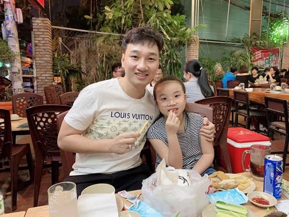 Tặng căn hộ sang trọng cho vợ và hai con, MC Thành Trung cũng có động thái quan tâm đến con riêng-7