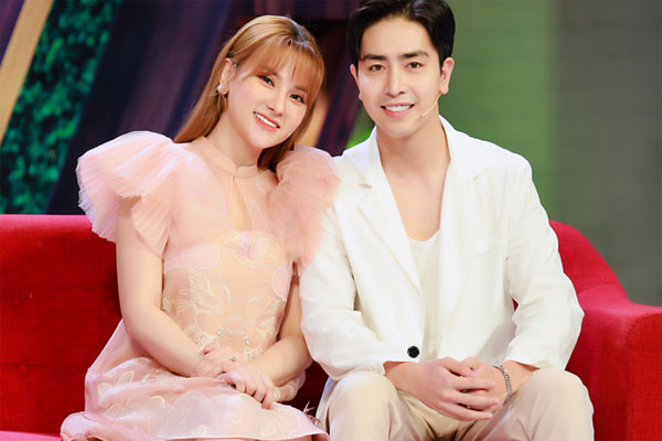 Đang chăm vợ ở bệnh viện, biết có người cần máu anh chồng vội để vợ một mình để làm điều này khiến nhiều người bất ngờ-4