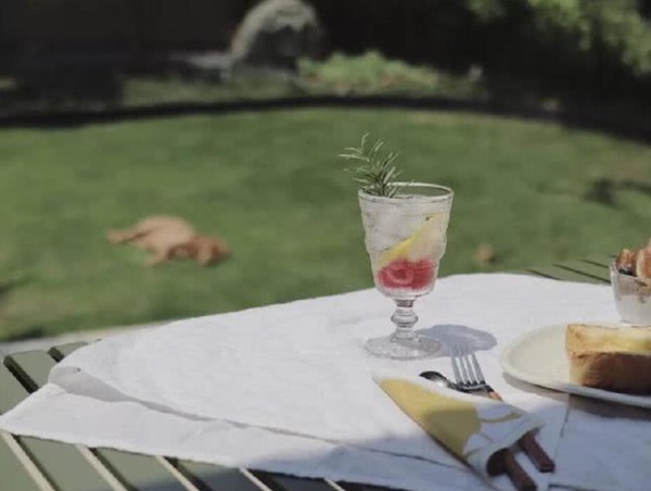 Vợ chủ tịch Taobao lần đầu tiên đưa cả 2 con vào vlog riêng và liên tục khoe nhẫn ở ngón áp út ẩn ý tình trạng của vợ chồng-4