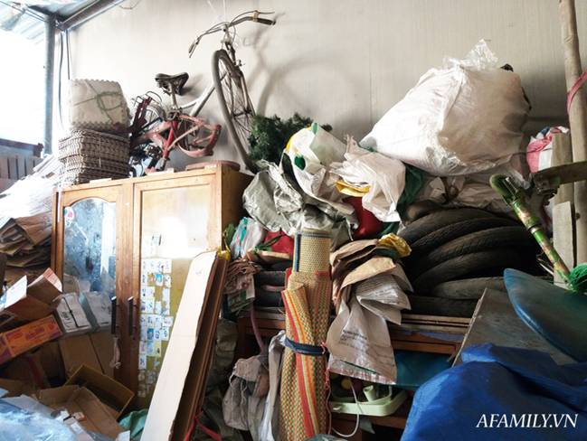 Cám cảnh nơi ở của bé trai hơn 1 tuổi có mẹ đi tù, ở cùng người đàn ông lạ trong khu ổ chuột-4