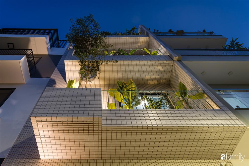 Nhà phố hướng Tây vẫn mát rượi không cần điều hòa nhờ thiết kế cầu thang thông gió và lấy sáng tiện ích ở Quận 7, Sài Gòn-3