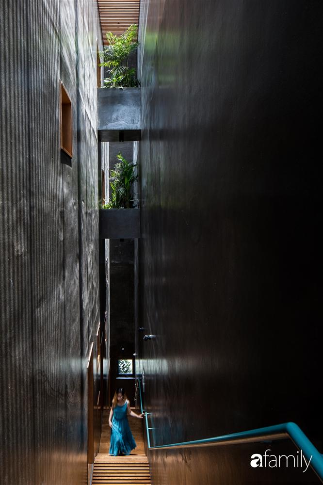 Nhà phố hướng Tây vẫn mát rượi không cần điều hòa nhờ thiết kế cầu thang thông gió và lấy sáng tiện ích ở Quận 7, Sài Gòn-6