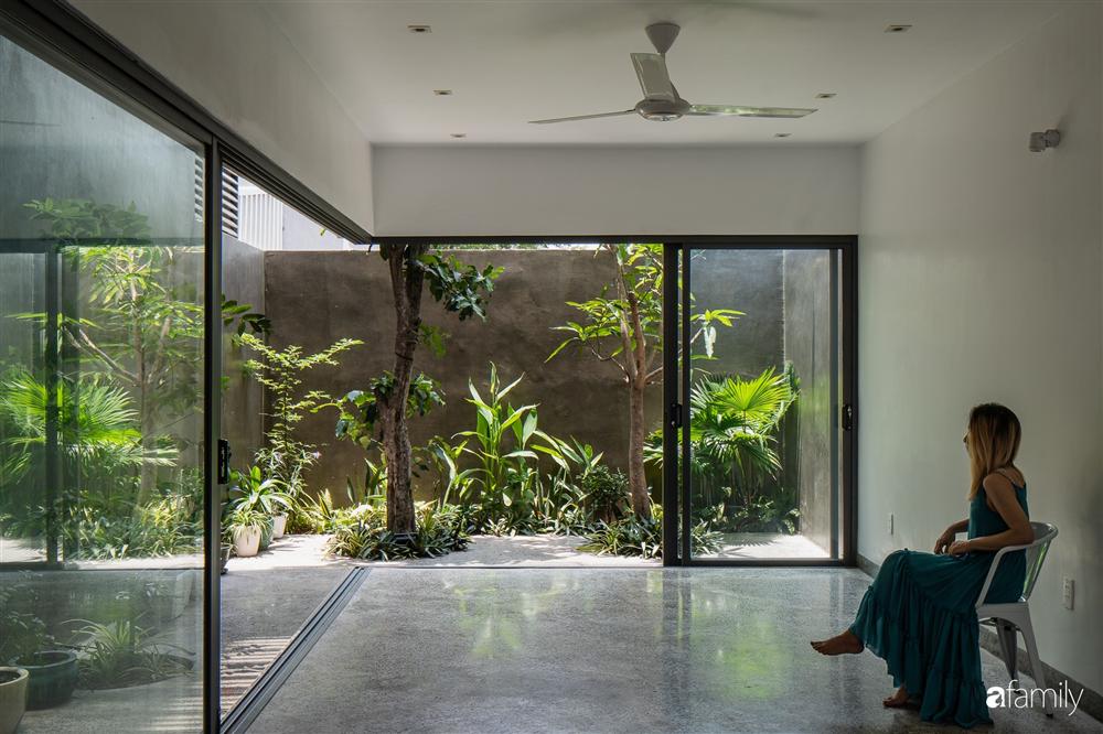 Nhà phố hướng Tây vẫn mát rượi không cần điều hòa nhờ thiết kế cầu thang thông gió và lấy sáng tiện ích ở Quận 7, Sài Gòn-9