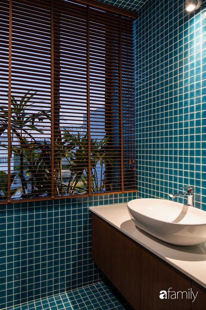 Nhà phố hướng Tây vẫn mát rượi không cần điều hòa nhờ thiết kế cầu thang thông gió và lấy sáng tiện ích ở Quận 7, Sài Gòn-12