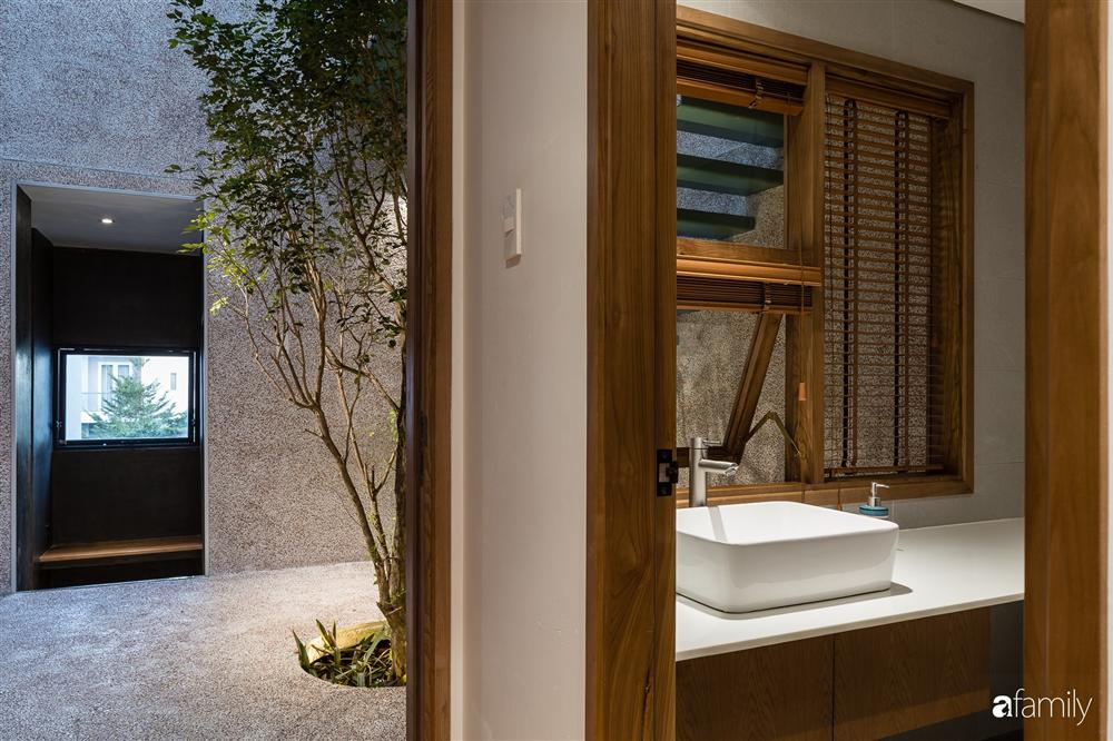 Nhà phố hướng Tây vẫn mát rượi không cần điều hòa nhờ thiết kế cầu thang thông gió và lấy sáng tiện ích ở Quận 7, Sài Gòn-24