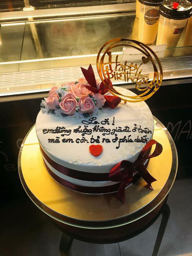 Bánh sinh nhật có lời chúc khiến chủ nhân bữa tiệc toát mồ hôi hột-1