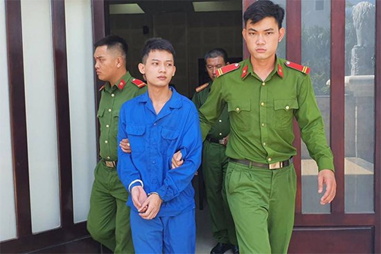 Vụ hiếp dâm 3 lần trong đêm: Mẹ bị cáo nói con vô tội
