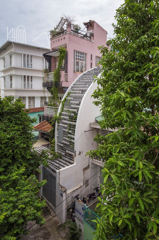 Ngắm ngôi nhà cong độc đáo giữa Sài Gòn-1