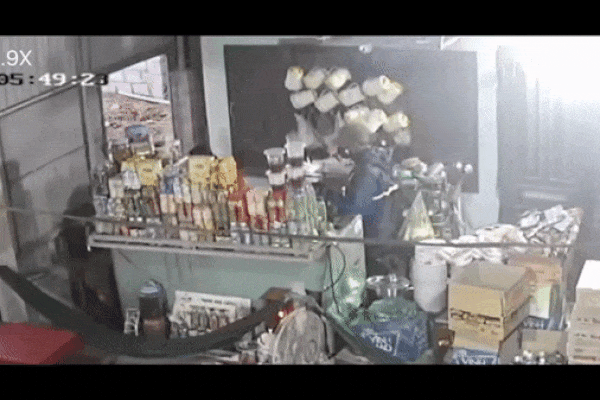 Truy lùng kẻ dùng búa tấn công dã man chị em chủ quán cà phê-4
