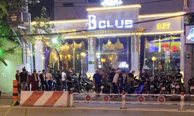 Hàng trăm dân chơi tháo chạy tán loạn khỏi quán bar ở Sài Gòn khi bị kiểm tra-3