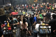 Hàng trăm 'dân chơi' tháo chạy tán loạn khỏi quán bar ở Sài Gòn khi bị kiểm tra