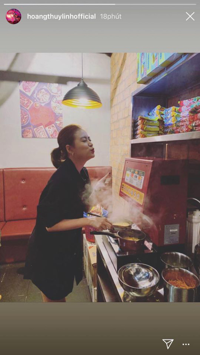 Lộ ảnh Hoàng Thuỳ Linh và Gil Lê vai kề vai hẹn hò cực tình cảm: Công khai để dân tình chúc mừng thôi!-2