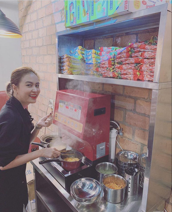 Lộ ảnh Hoàng Thuỳ Linh và Gil Lê vai kề vai hẹn hò cực tình cảm: Công khai để dân tình chúc mừng thôi!-3