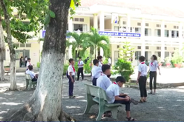 Vụ thầy giáo bị tố dâm ô 4 nam sinh: Bí mật trong phòng thí nghiệm ám ảnh học trò-3