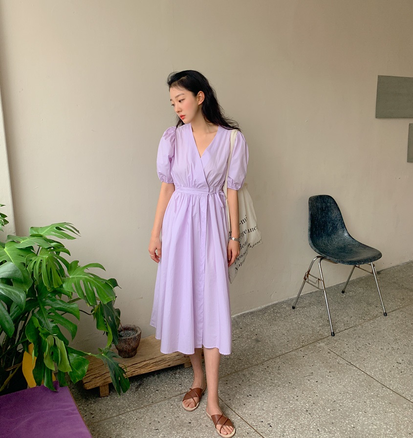 Nắng nóng kinh hoàng, nàng công sở muốn diện váy cho mát thì hãy ưu tiên 5 kiểu thanh lịch và xinh tươi hết ý sau-6