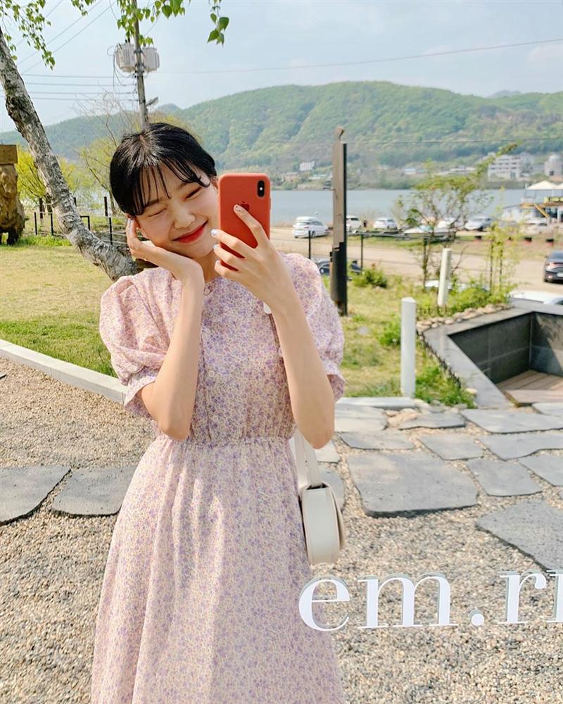 Nắng nóng kinh hoàng, nàng công sở muốn diện váy cho mát thì hãy ưu tiên 5 kiểu thanh lịch và xinh tươi hết ý sau-10