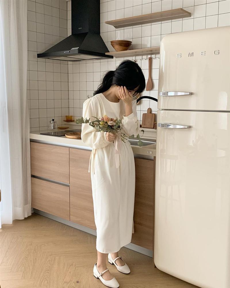 Nắng nóng kinh hoàng, nàng công sở muốn diện váy cho mát thì hãy ưu tiên 5 kiểu thanh lịch và xinh tươi hết ý sau-13