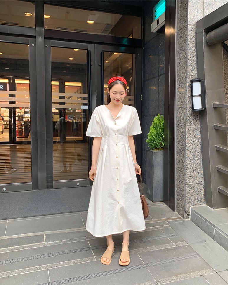 Nắng nóng kinh hoàng, nàng công sở muốn diện váy cho mát thì hãy ưu tiên 5 kiểu thanh lịch và xinh tươi hết ý sau-14