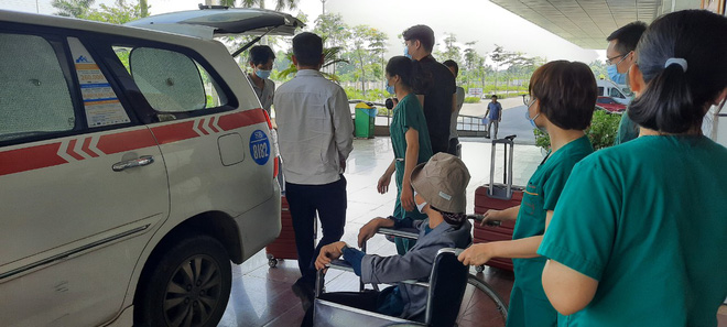 Bác gái bệnh nhân 17 xuất viện về TP.HCM sau gần 3 tháng điều trị Covid-19-5