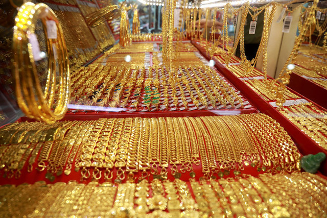 Vàng quay đầu giảm, người mua lỗ nửa triệu sau một đêm-1