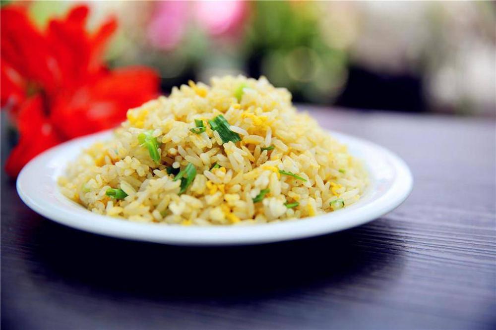 Rang cơm cho trứng hay cơm vào trước đều được, quan trọng làm sao để cơm săn chắc, bóng bẩy-5