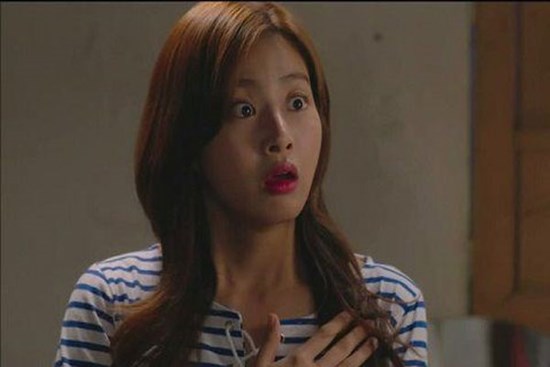 Vác vali qua nhà bạn ngủ nhờ, tôi ngất lịm khi nửa đêm nghe tiếng rên dưới giường