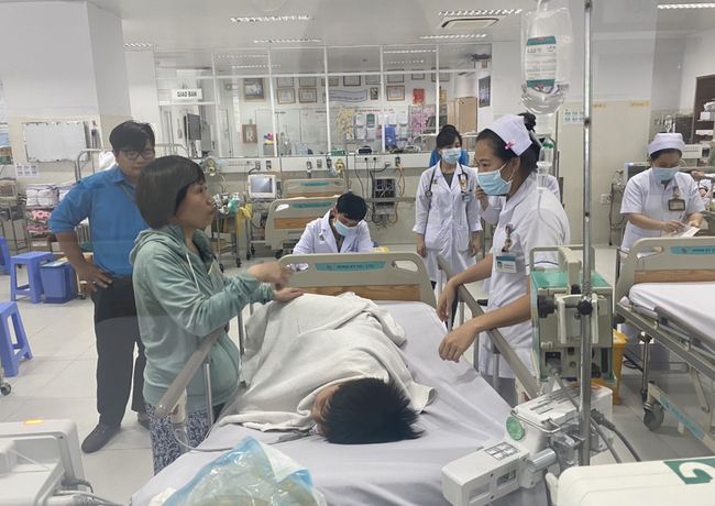 Thông tin mới nhất tình hình 2 học sinh bị cây phượng tại trường THCS Bạch Đằng đè chấn thương nặng-1