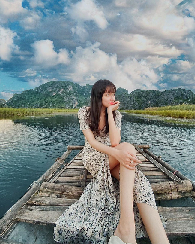 Hương Giang khoe chân dài miên man nhưng lại bị nhắc khéo: Kéo chân hơi quá-1