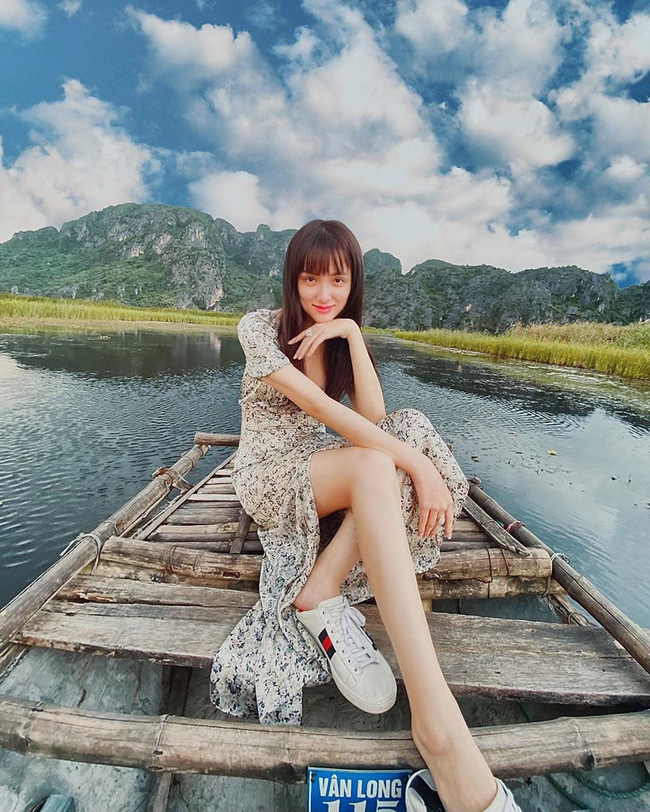 Hương Giang khoe chân dài miên man nhưng lại bị nhắc khéo: Kéo chân hơi quá-3