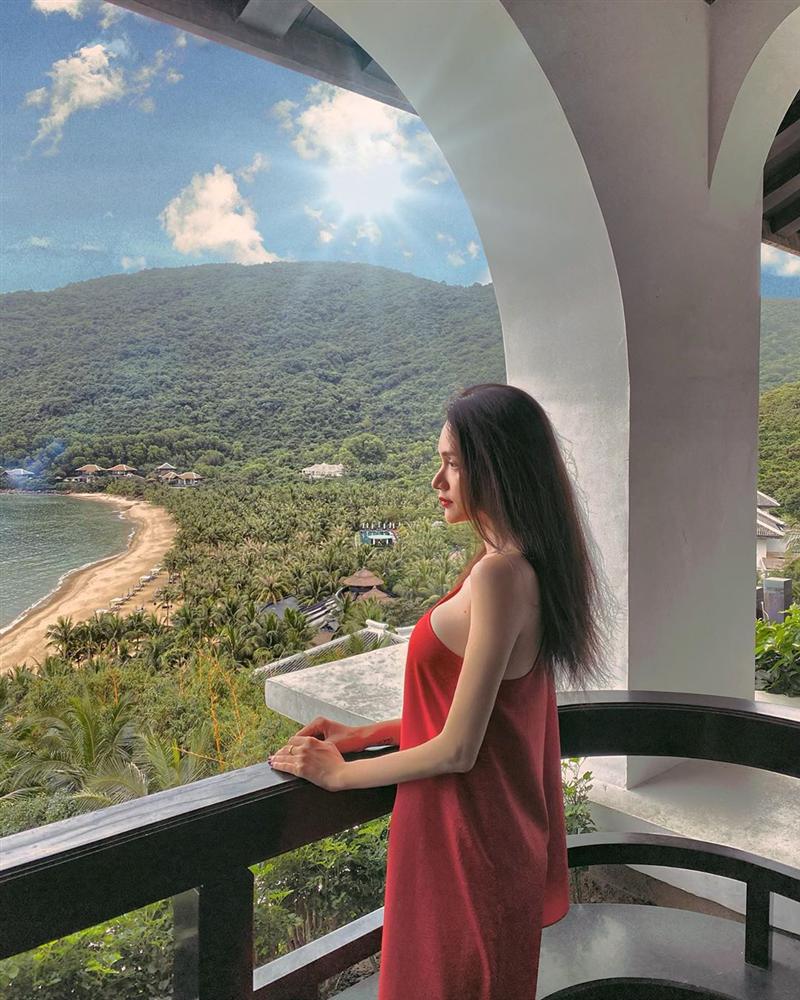 Hương Giang khoe chân dài miên man nhưng lại bị nhắc khéo: Kéo chân hơi quá-5