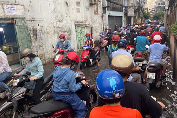 Trung tâm quận 1 kẹt xe tối cuối năm 2021-11