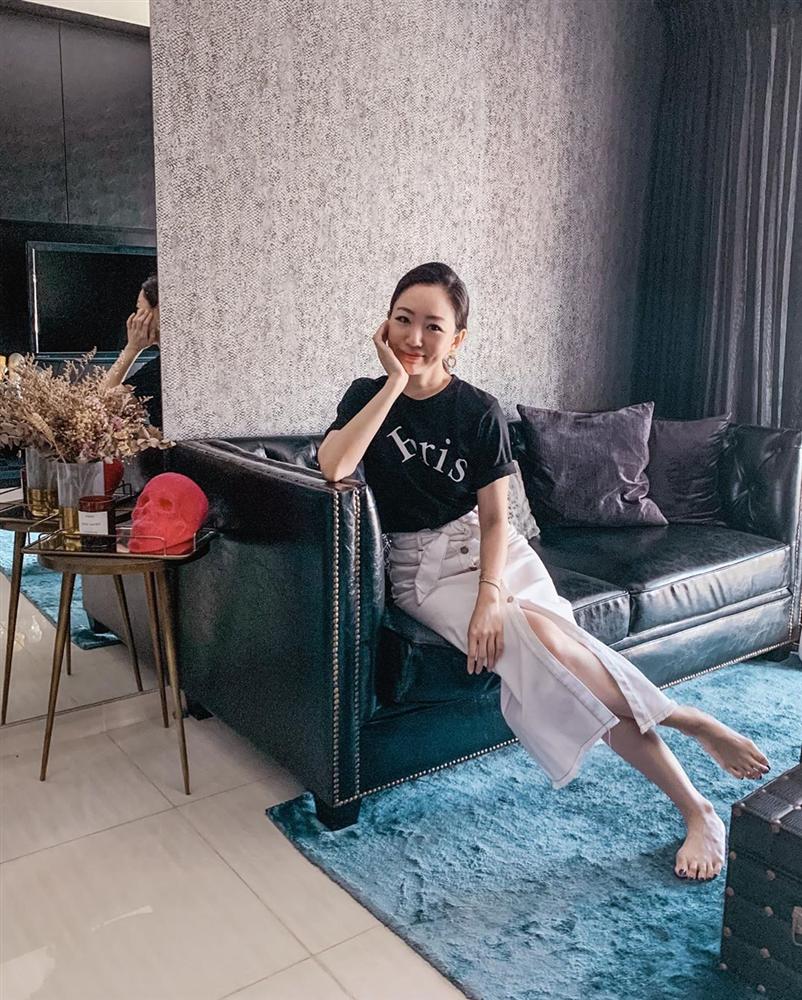 Nàng CEO chia sẻ 2 công thức giúp chị em ngoài 30 tỏa sáng mọi góc nhìn: Đồ basic không thể thiếu, những lúc cần hở phải thật tinh tế-3