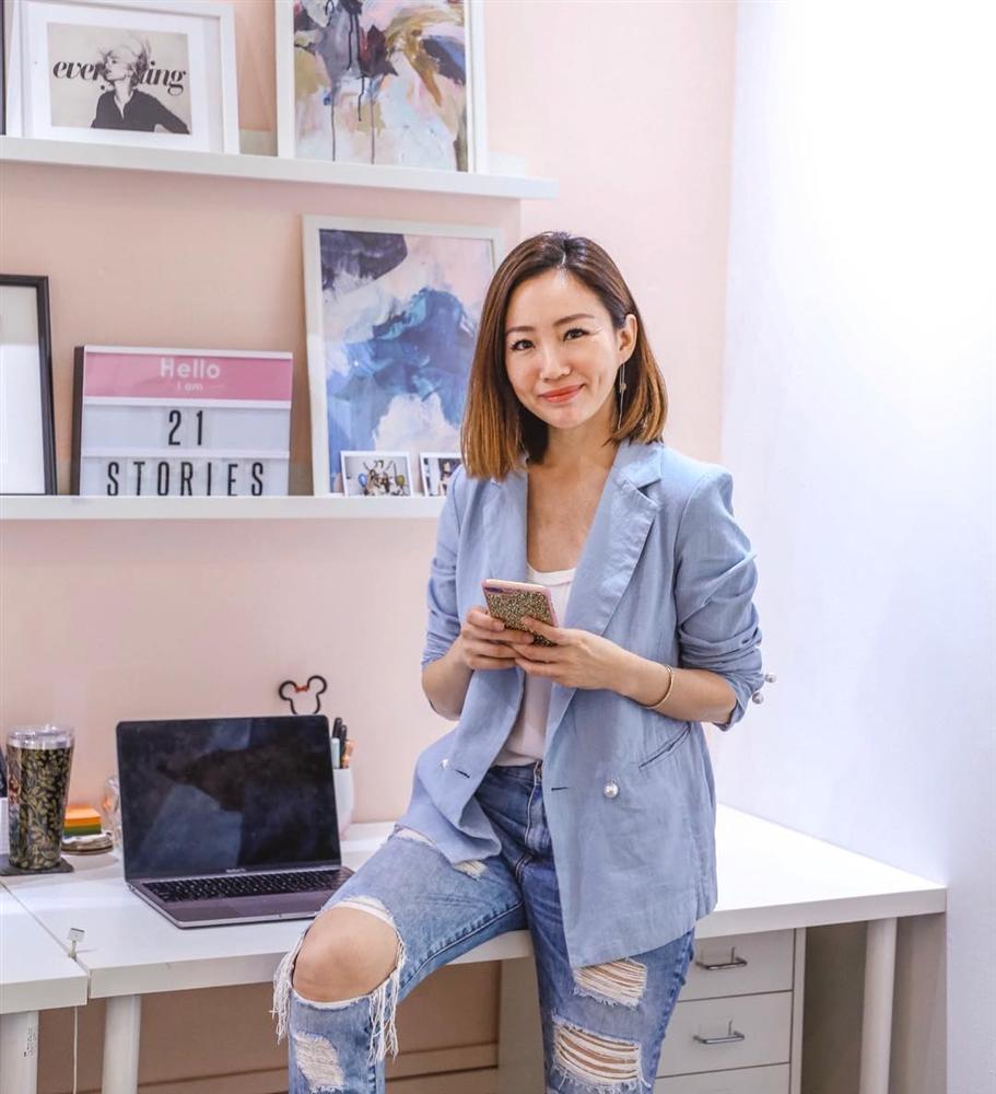 Nàng CEO chia sẻ 2 công thức giúp chị em ngoài 30 tỏa sáng mọi góc nhìn: Đồ basic không thể thiếu, những lúc cần hở phải thật tinh tế-5