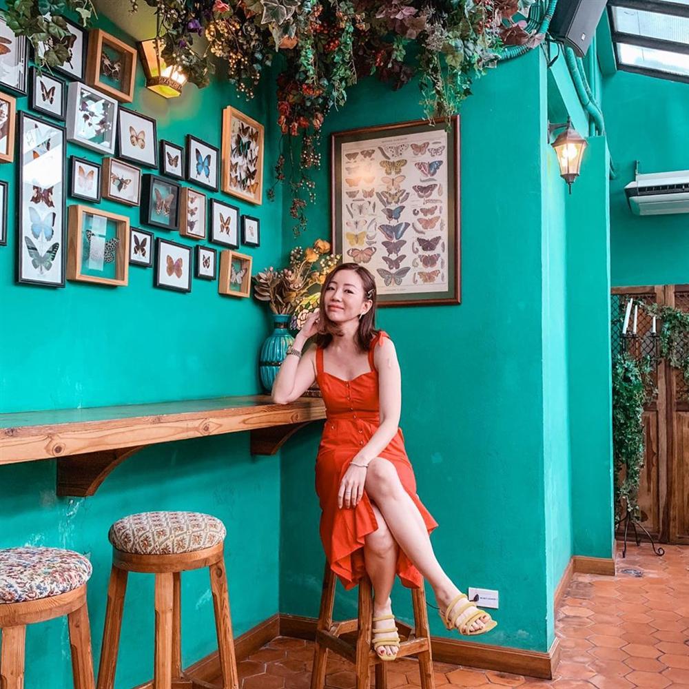 Nàng CEO chia sẻ 2 công thức giúp chị em ngoài 30 tỏa sáng mọi góc nhìn: Đồ basic không thể thiếu, những lúc cần hở phải thật tinh tế-11