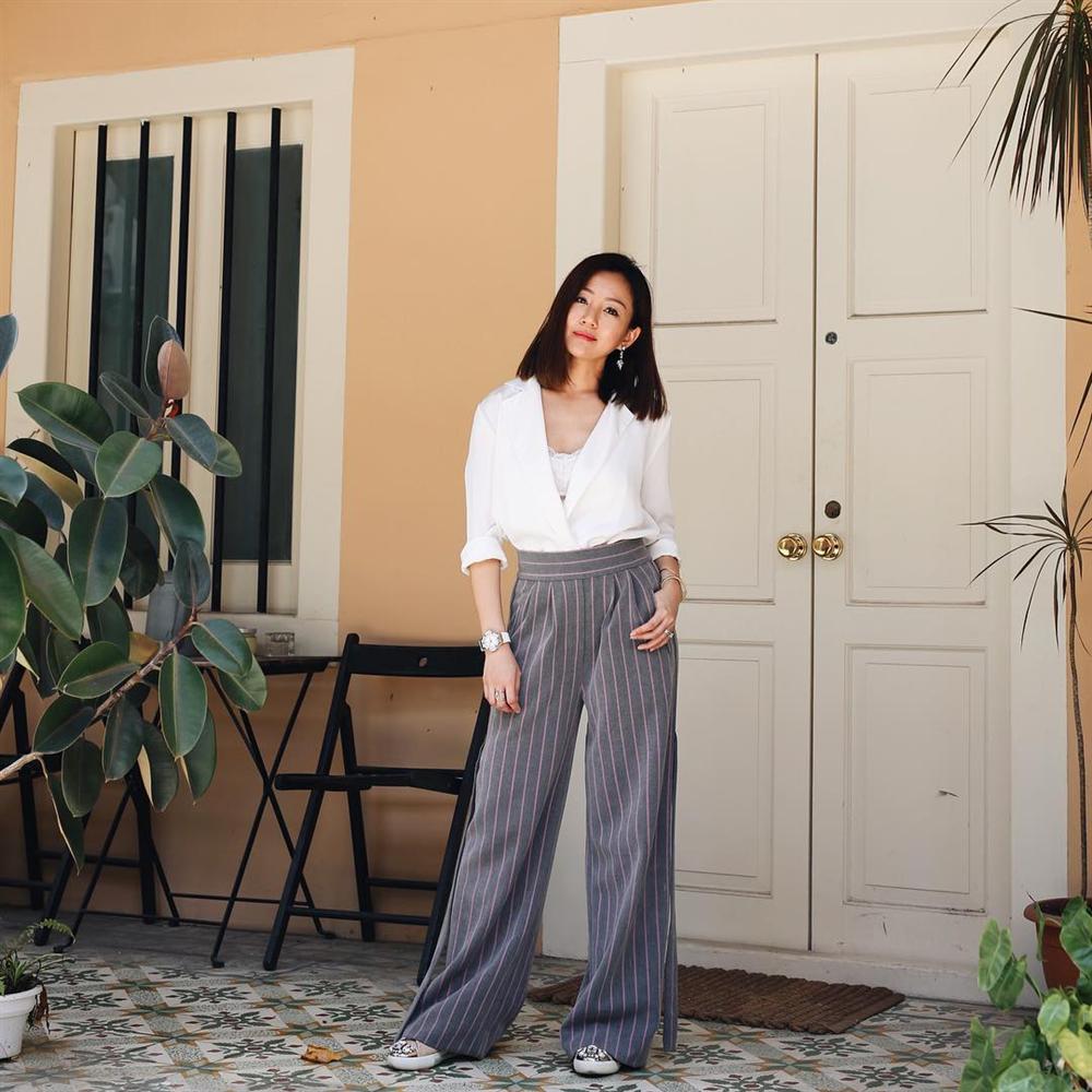 Nàng CEO chia sẻ 2 công thức giúp chị em ngoài 30 tỏa sáng mọi góc nhìn: Đồ basic không thể thiếu, những lúc cần hở phải thật tinh tế-16